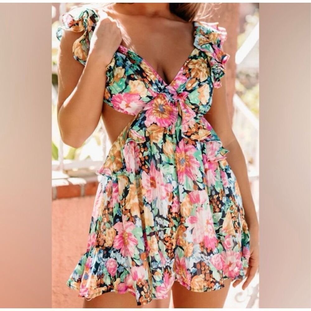 ✨Luxxel Britney Tropical Floral Print Ruffle Sz Large Romper✨